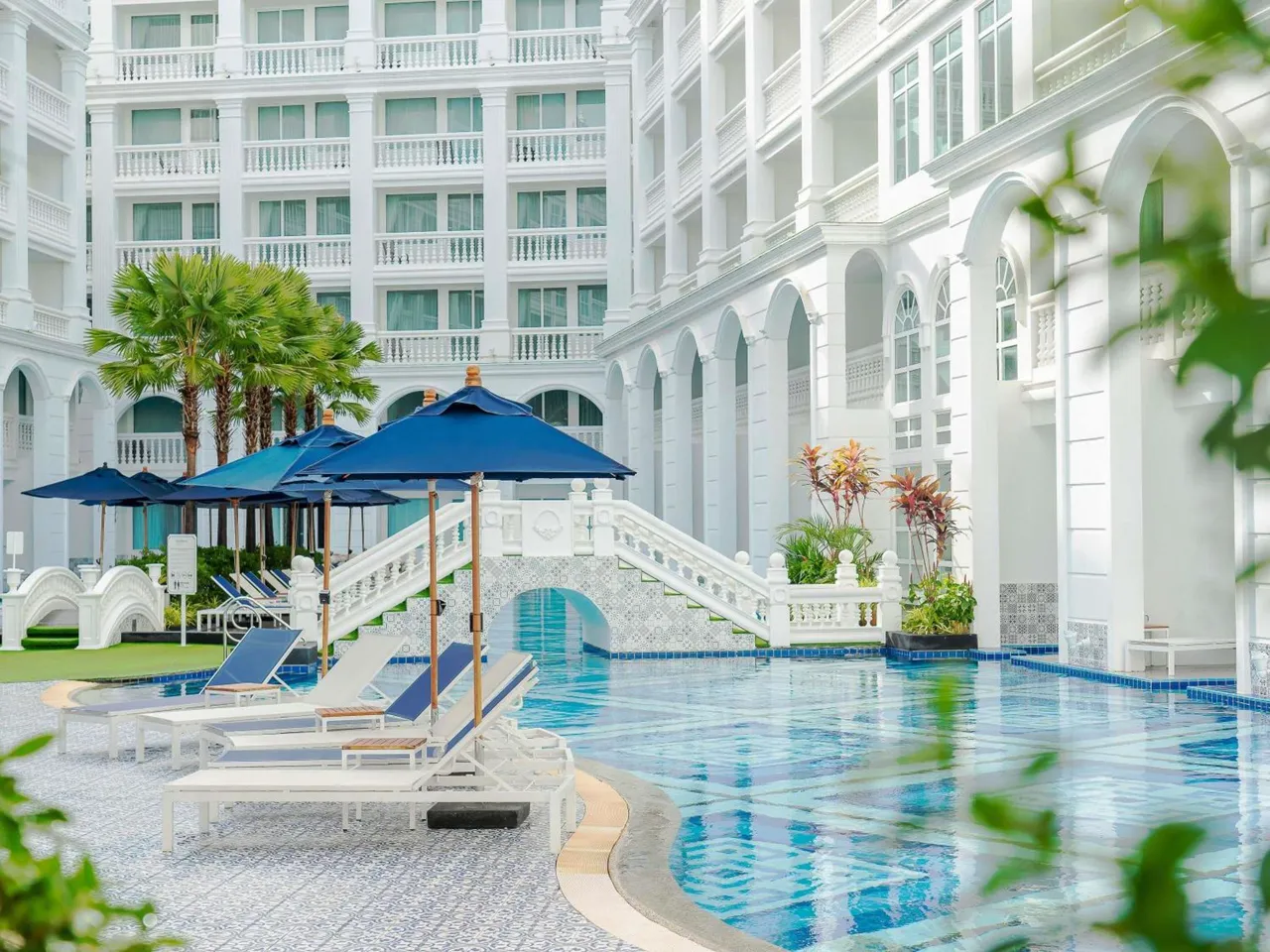 מבט על Mövenpick Myth Hotel Patong Phuket