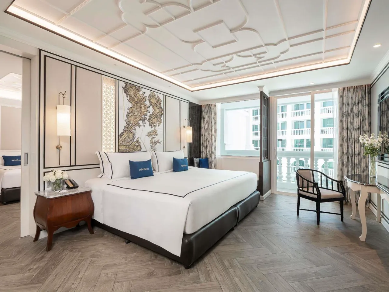 Family Suite with One King Bed and 2 Single Beds ב־Mövenpick Myth Hotel Patong Phuket
