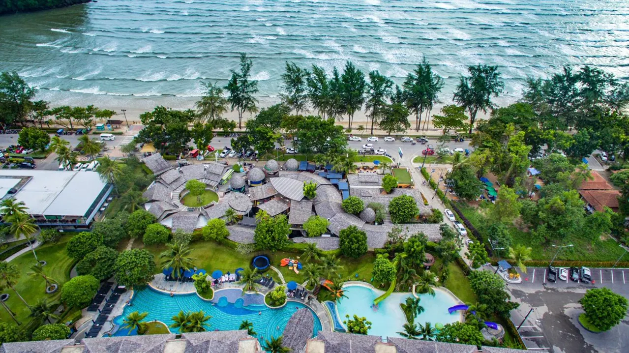 מבט על Holiday Ao Nang Beach Resort