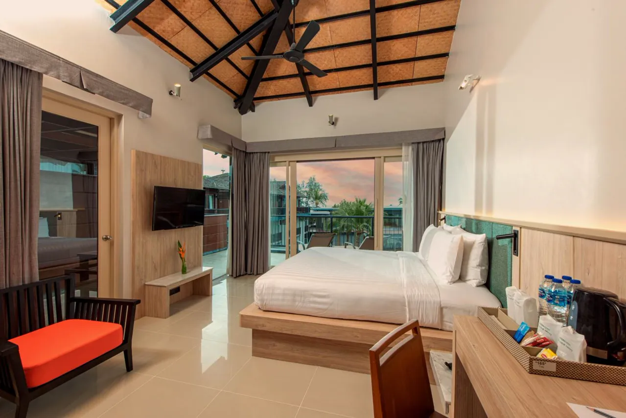 Deluxe Partial Sea View Room ב־Holiday Ao Nang Beach Resort