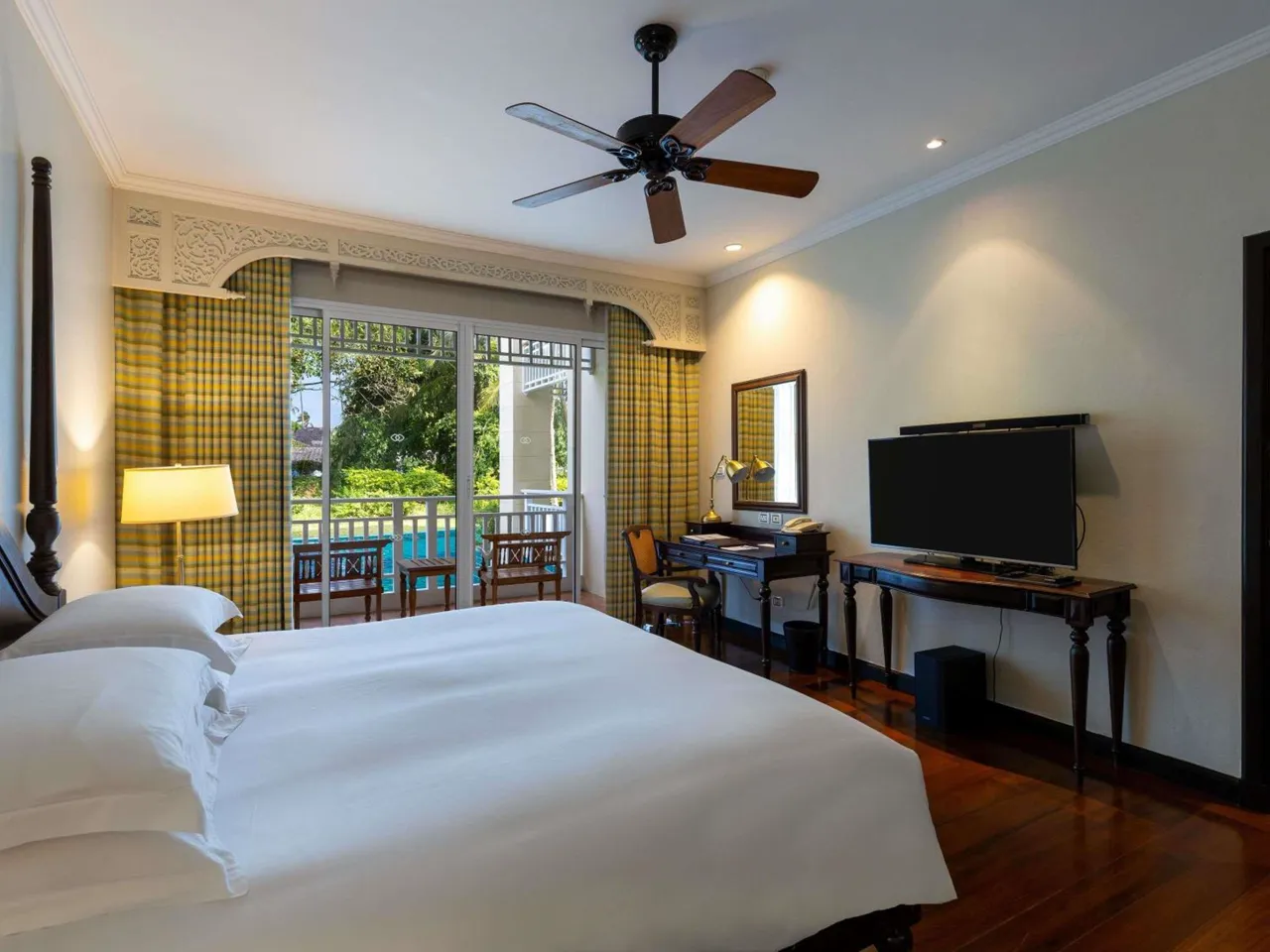 Pool Suite with King Bed and Club Access ב־Sofitel Krabi Phokeethra Golf and Spa Resort