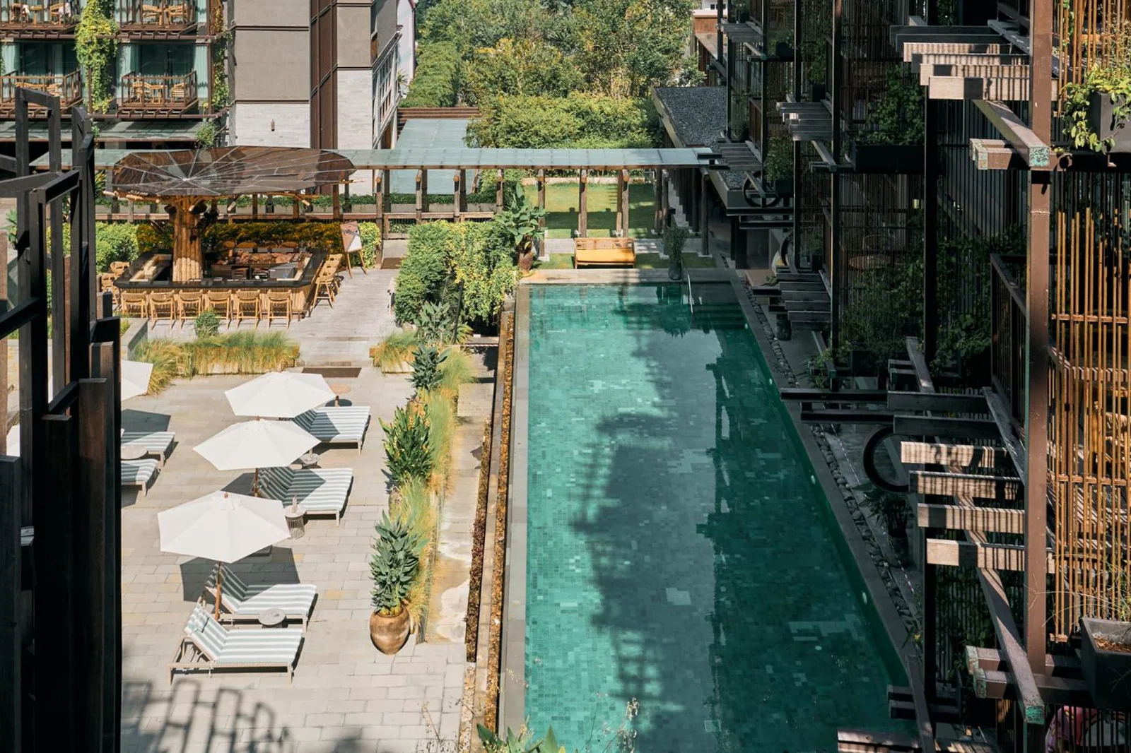 Dinso Resort & Villas Phuket: בריכות, ילדים ומתקנים
