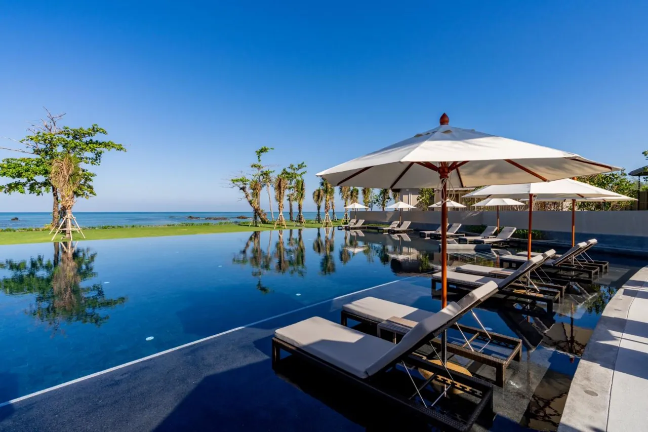 מבט על The Little Shore Khao Lak by Katathani