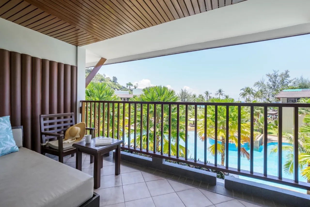 Deluxe Pool View (Bhuri Wing) ב־Katathani Phuket Beach Resort