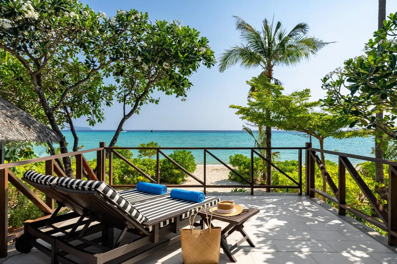 Beachfront Junior Suite ב־SAii Phi Phi Island Village
