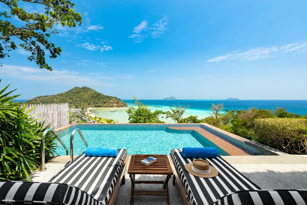Oceanview Hillside Pool Villa ב־SAii Phi Phi Island Village