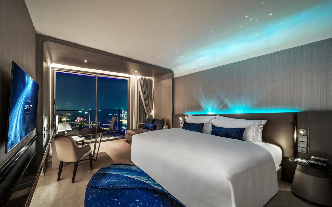 Space Premium King Room ב־Grande Centre Point Space Pattaya