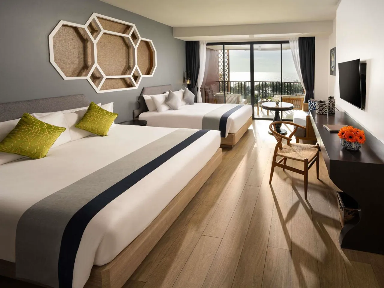 Premier Family Room, Sea View, 1 King Bed and 1 Queen Bed, Balcony ב־Avista Grande Phuket Karon - MGallery