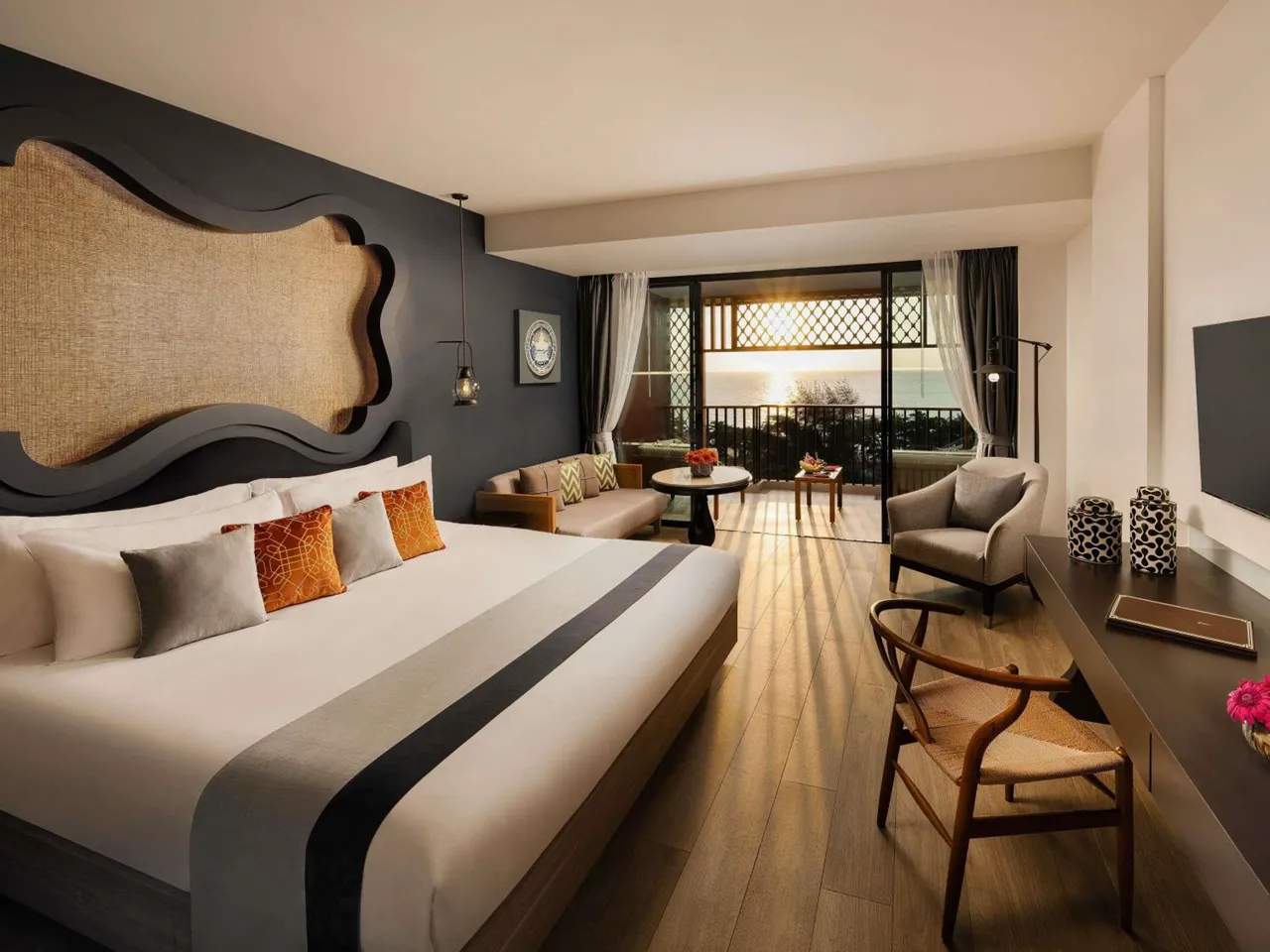 Premier Room, Sea View, 1 King Bed, Balcony ב־Avista Grande Phuket Karon - MGallery